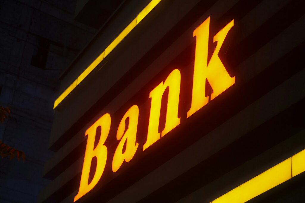 Banking jobs hiring now